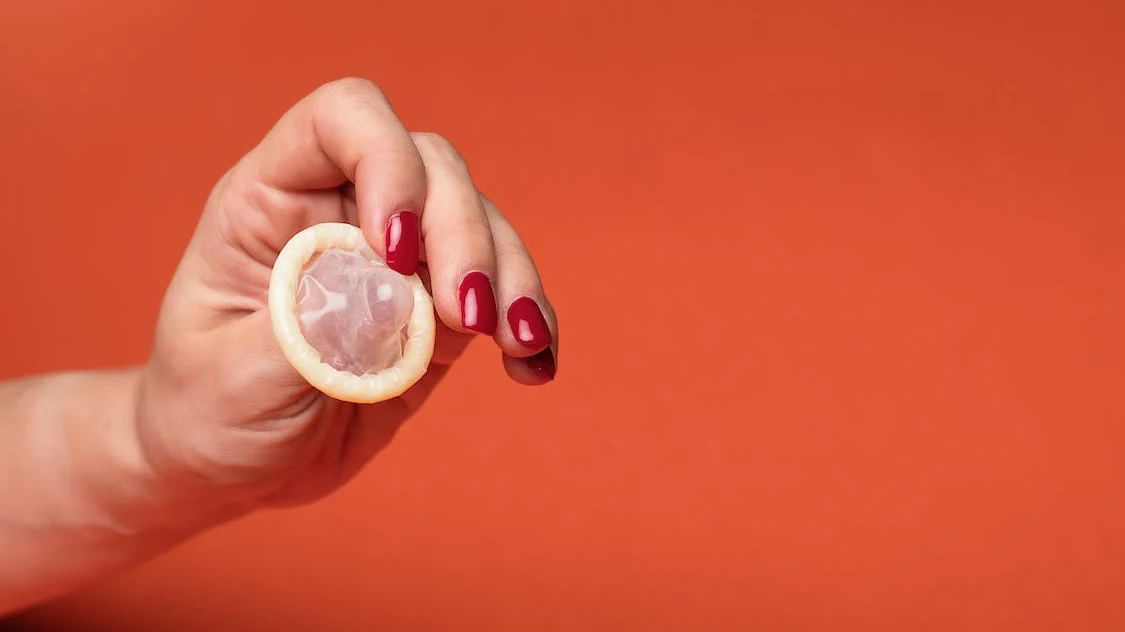 Are condoms effective against STDs, Condom safety tips, Condoms for beginners, How to remove a condom safely